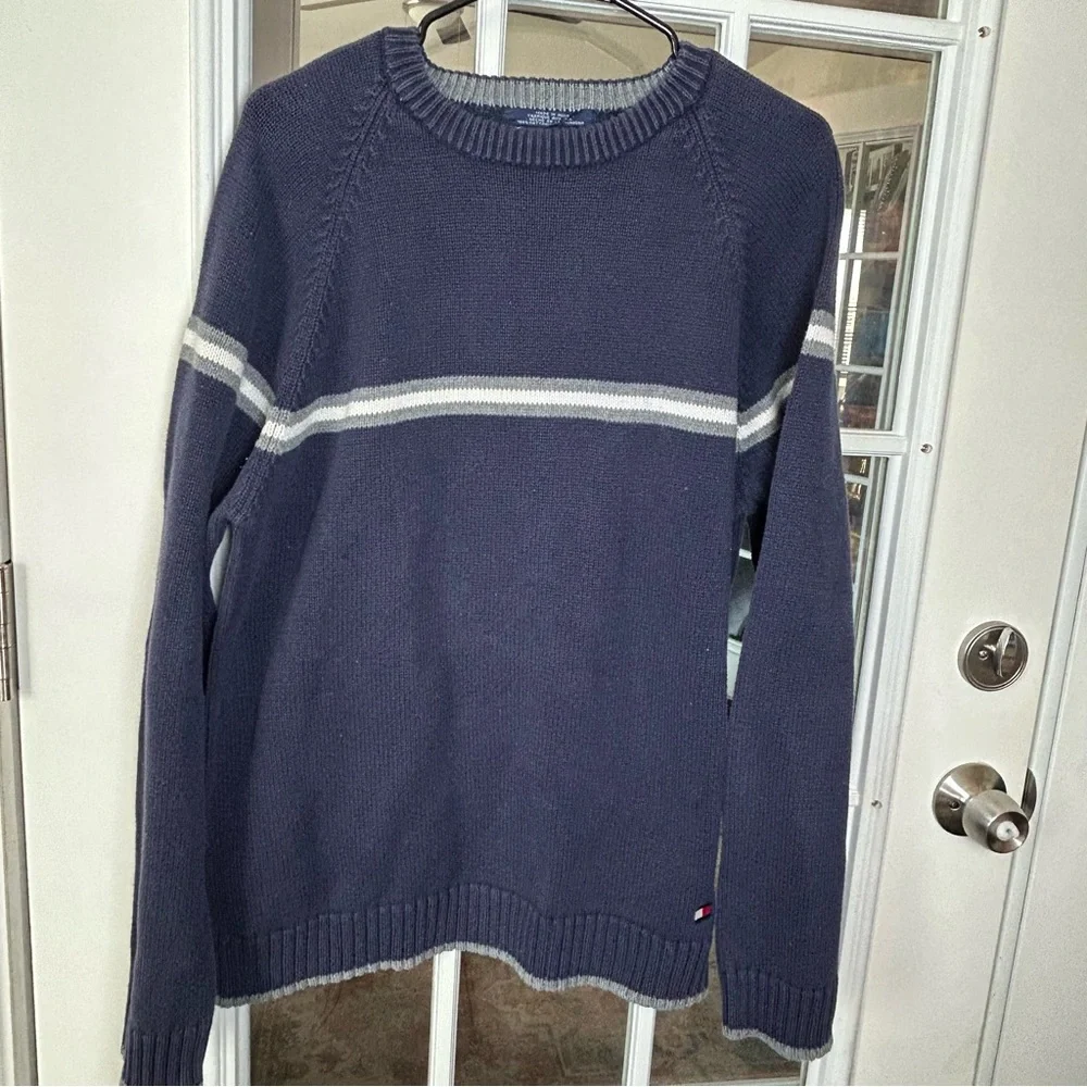 Y2K Men's Tommy Hilfiger Navy Blue Sweater with Gray Stripe‎ Size Large